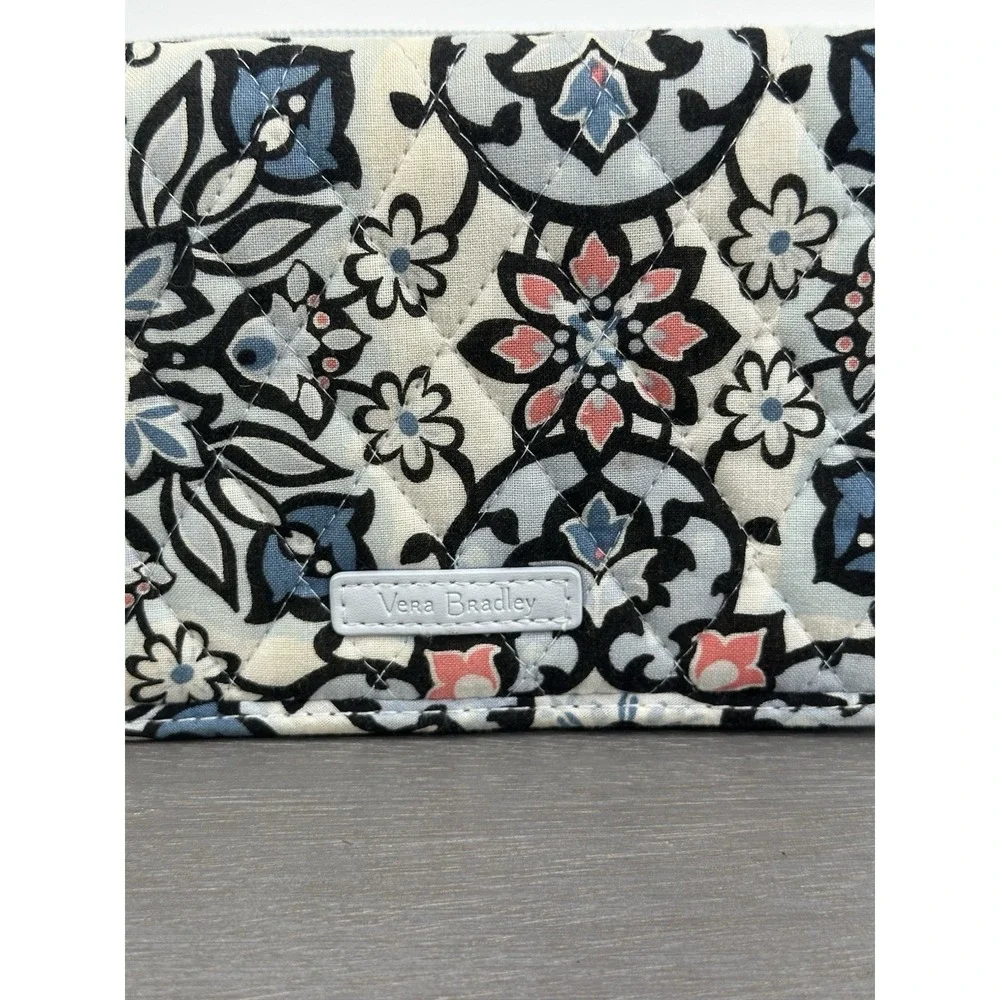 Vera Bradley Crossbody Wristlet Wallet Lisbon Medallion Quilted Crossbody Purse - Picture 2 of 12